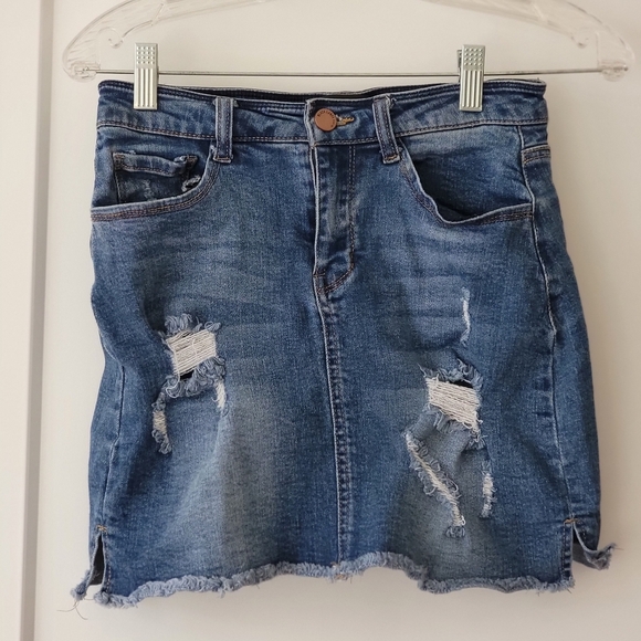 Black Label C'est toi stretch denim distressed mini skirt. Size small. - Picture 14 of 16